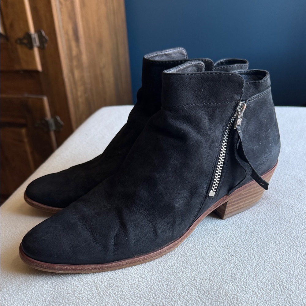 Sam Edelman “Packer” black suede ankle boots size 8.5.
